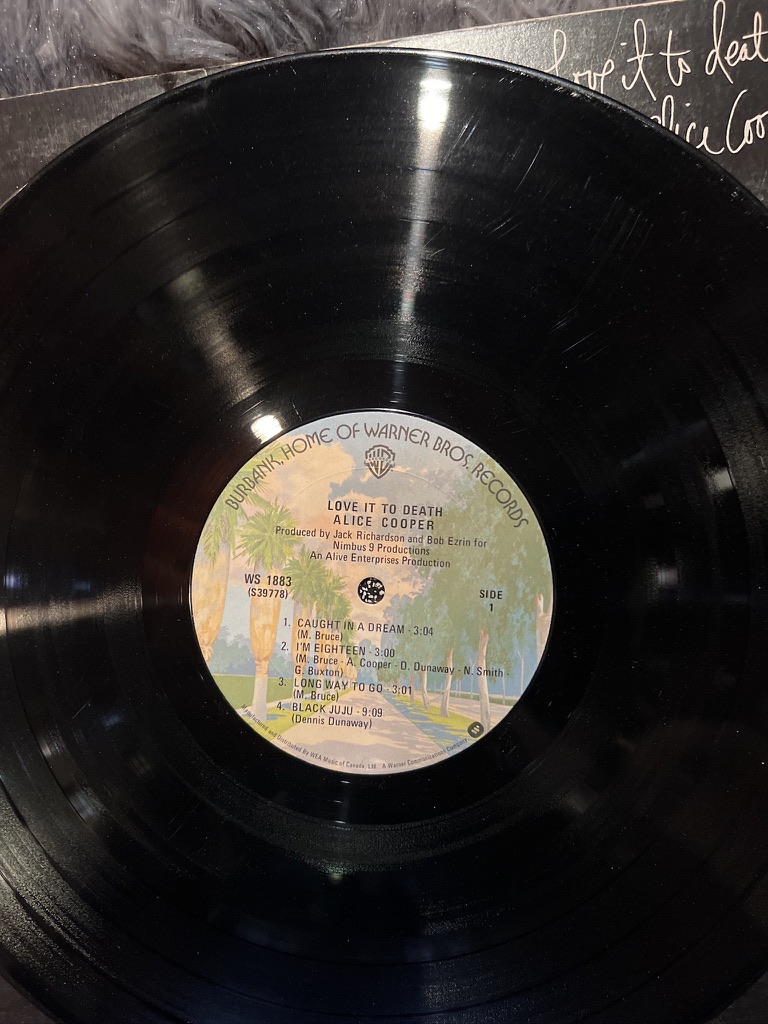 Alice Cooper Love It to Death side one label
