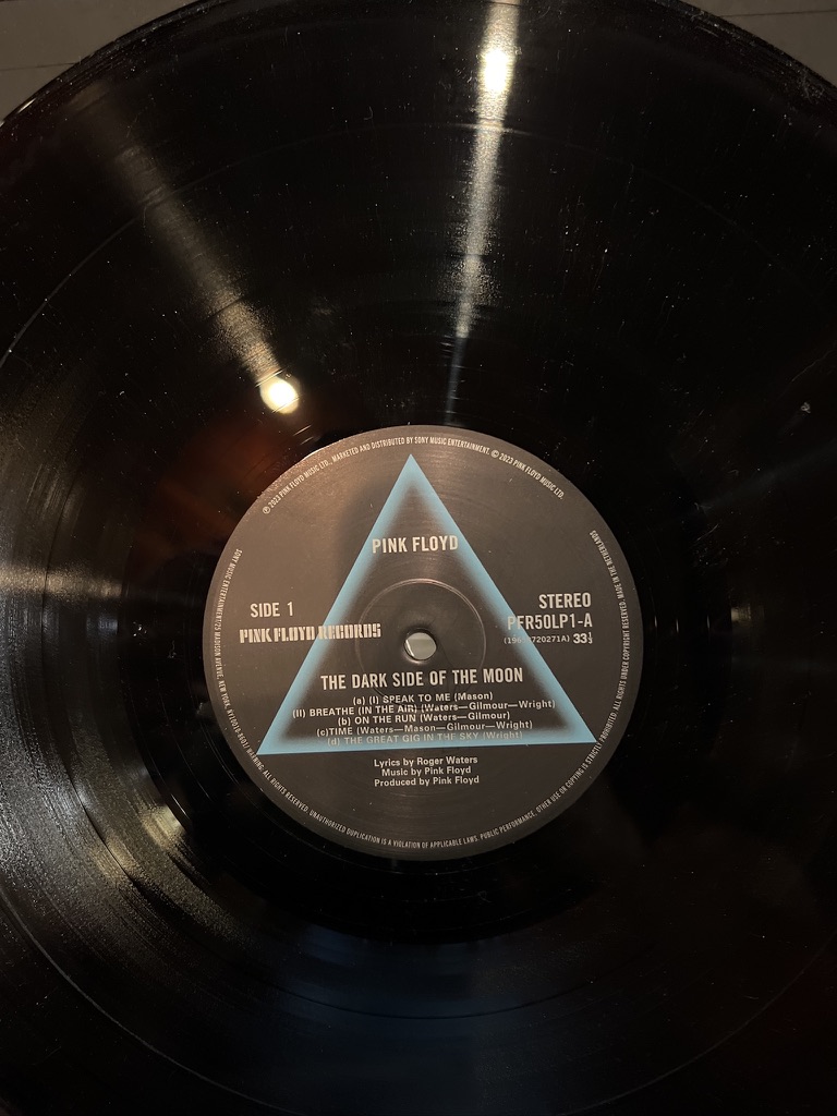 Pink Floyd The Dark Side of the Moon side one label